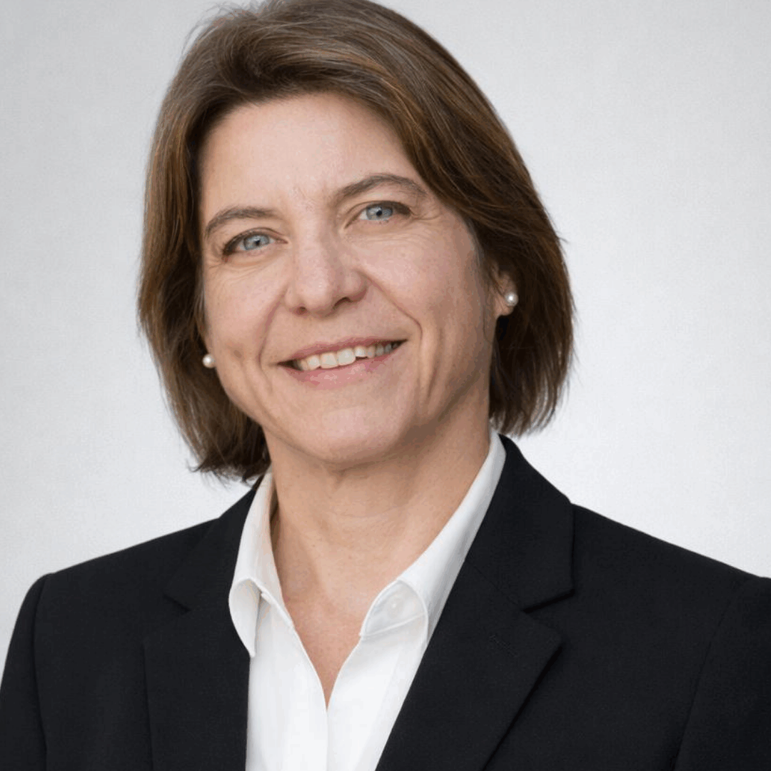 Photo of Kristin Kowalski, Black Suit with White Shirt, Gray background, in-network therapist